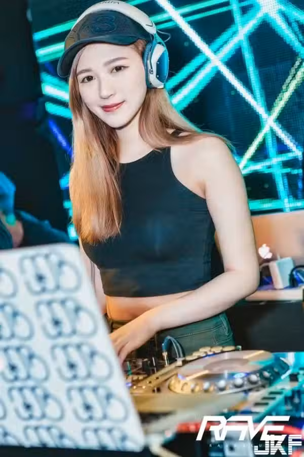 /www/photos18.com/web/images/node/0/489.avif
