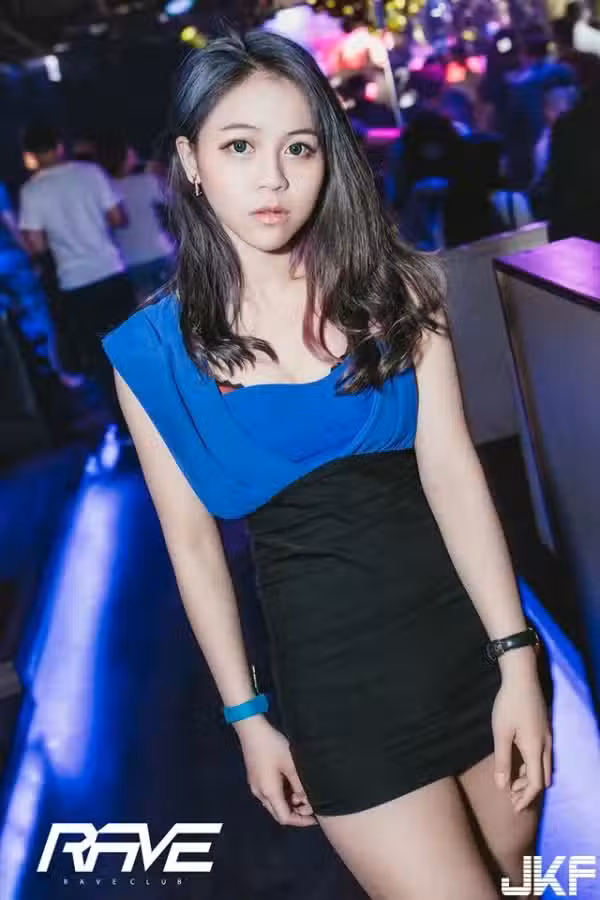 /www/photos18.com/web/images/node/0/505.avif