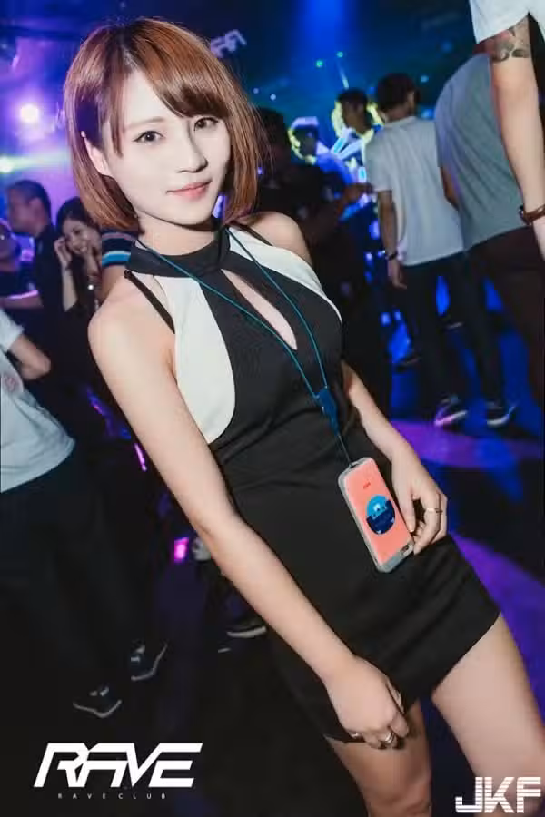 /www/photos18.com/web/images/node/0/582.avif