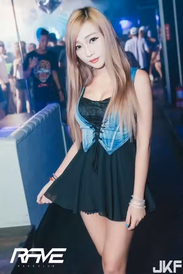 /www/photos18.com/web/images/node/0/600.avif