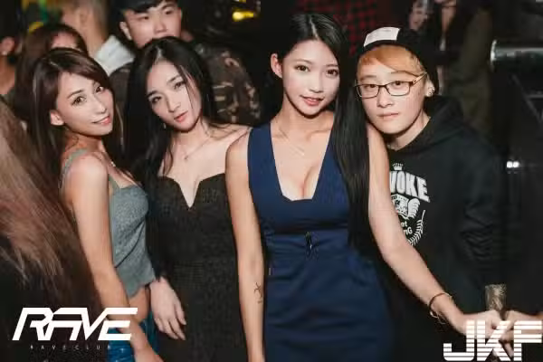/www/photos18.com/web/images/node/0/758.avif
