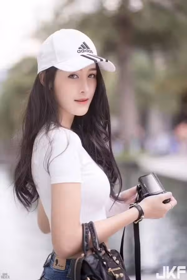 /www/photos18.com/web/images/node/15/154890.avif