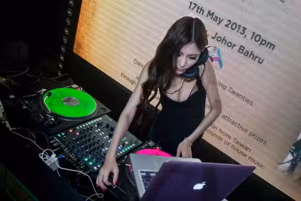 /www/photos18.com/web/images/node/42/420798.avif