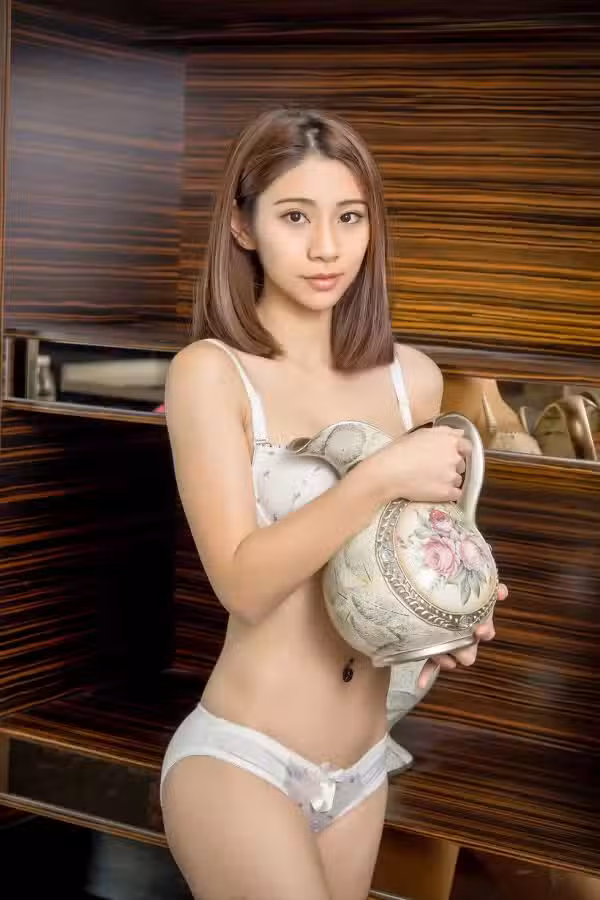 /www/photos18.com/web/images/node/65/653176.avif