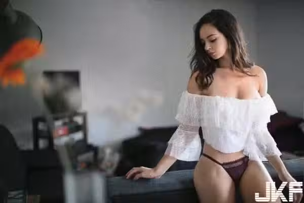 /www/photos18.com/web/images/node/8/83490.avif
