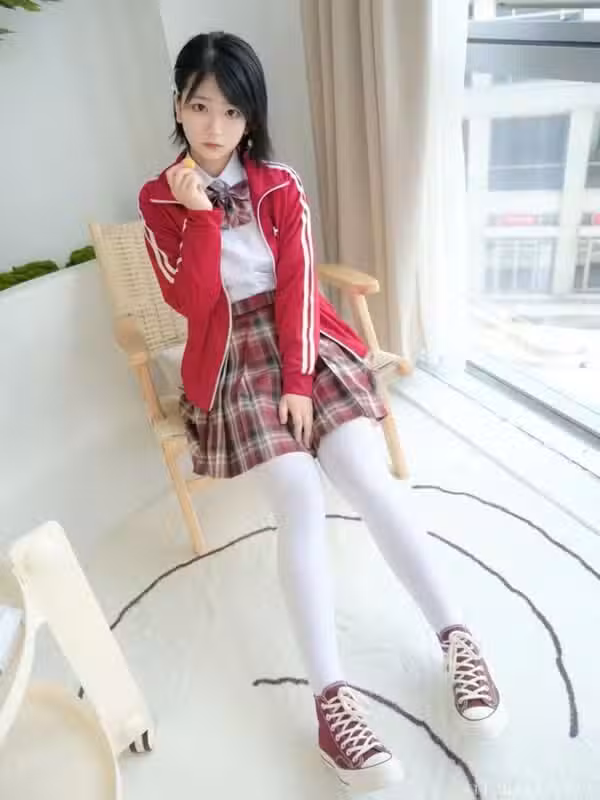 /www/photos18.com/web/images/node/82/826167.avif
